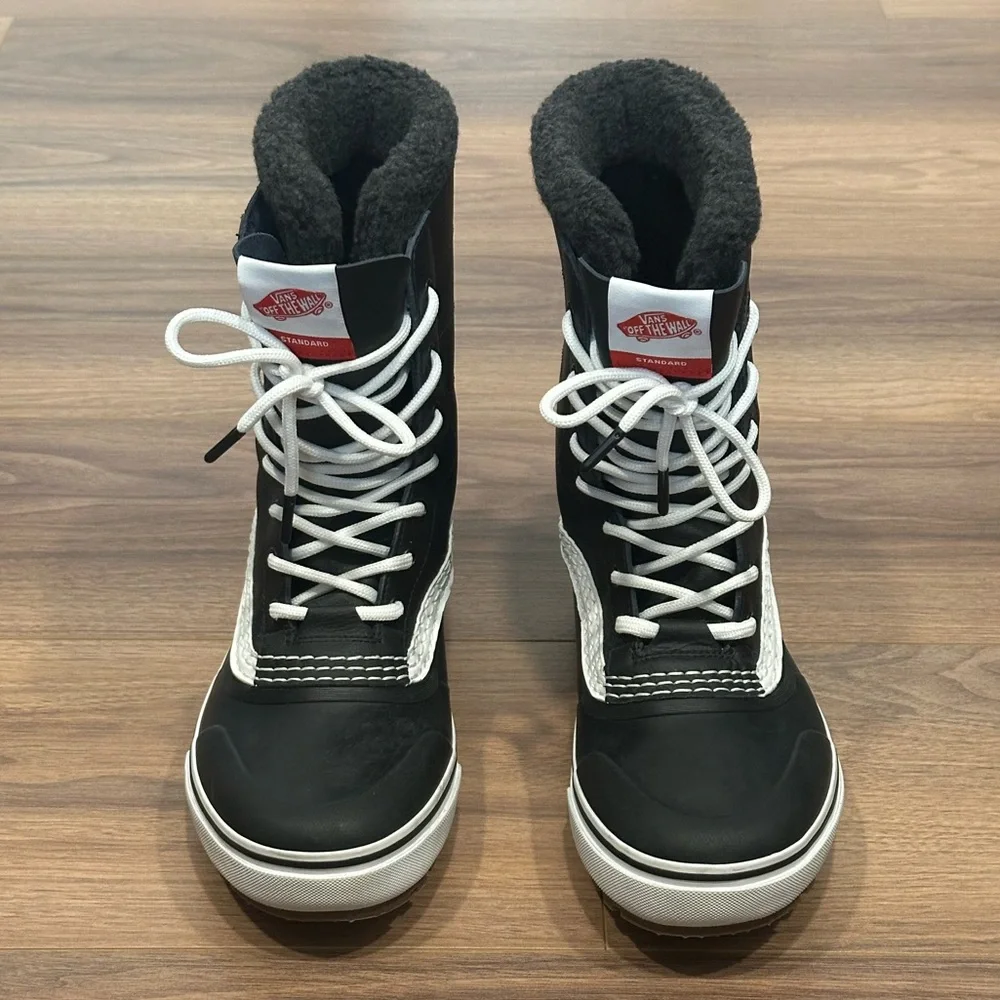 Vans MTE Cold Weather Standard Waterproof Boot in Black Size 9